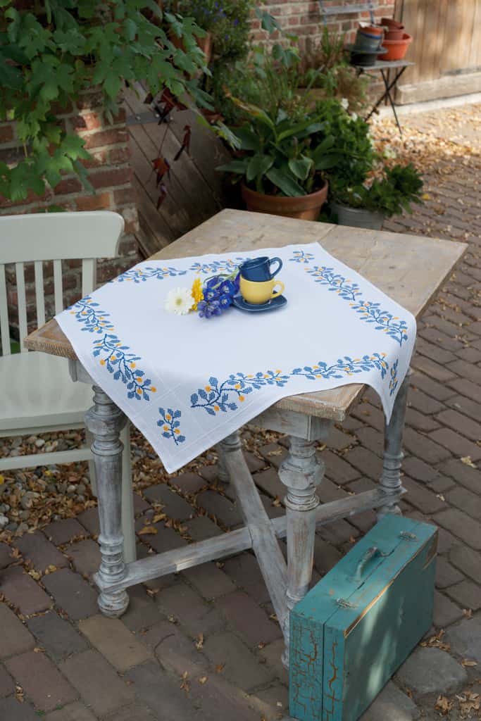 Vervaco borduurpakket tafelkleed aida kit blauwe ranken 80 x 80 cm