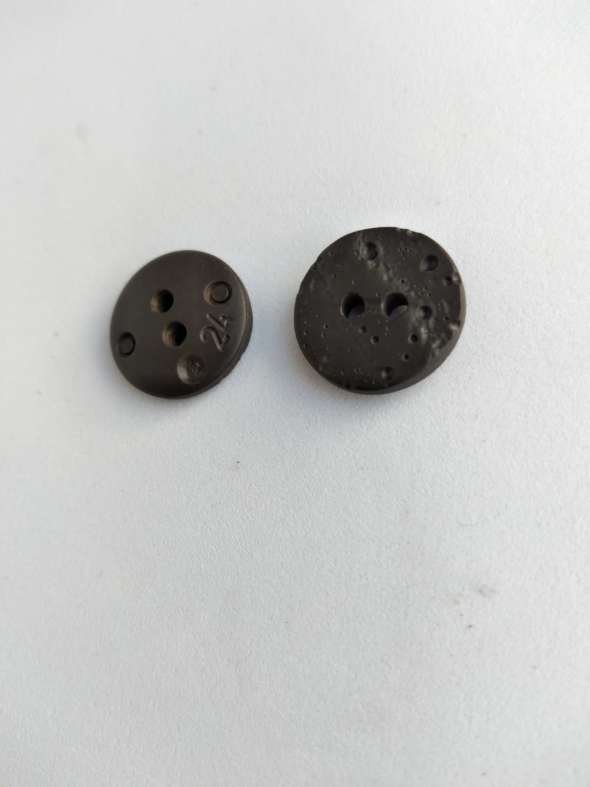 Knoop kunststof 15 mm kleur Grijs