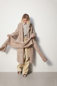 Lana Grossa Easy No. 3 – Model 24 – Sjaal van Orsetto (Nera)